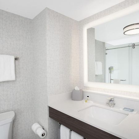 Holiday Inn Express Hotel & Suites Ottawa Airport By Ihg Экстерьер фото