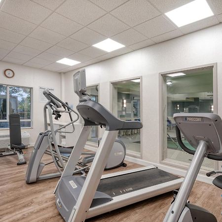 Holiday Inn Express Hotel & Suites Ottawa Airport By Ihg Экстерьер фото