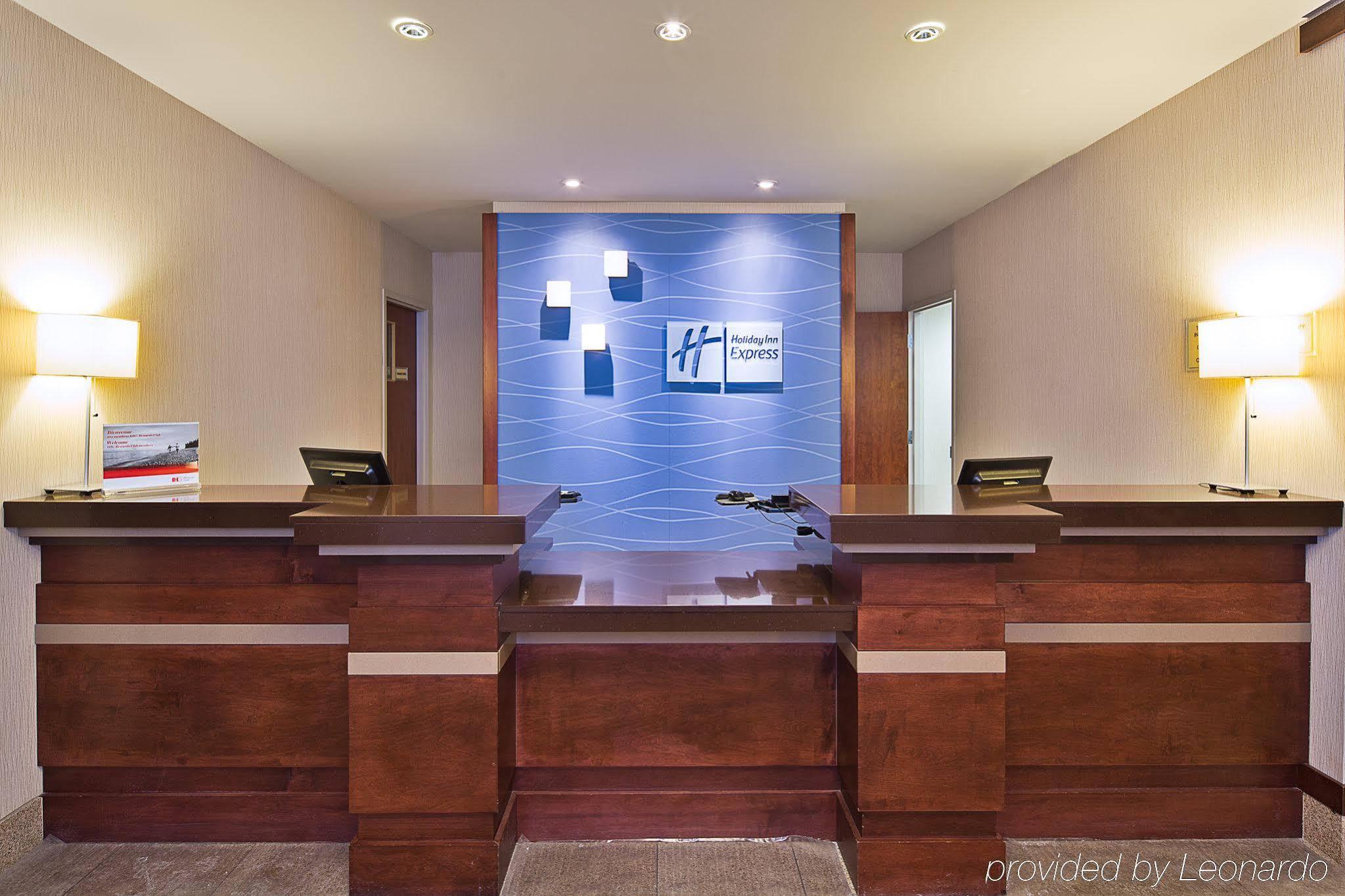 Holiday Inn Express Hotel & Suites Ottawa Airport By Ihg Экстерьер фото