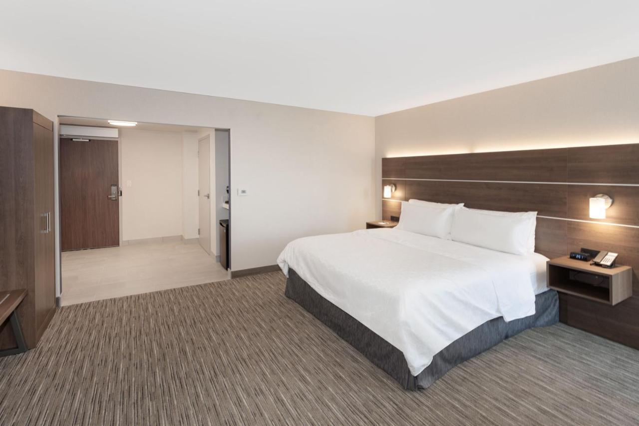 Holiday Inn Express Hotel & Suites Ottawa Airport By Ihg Экстерьер фото
