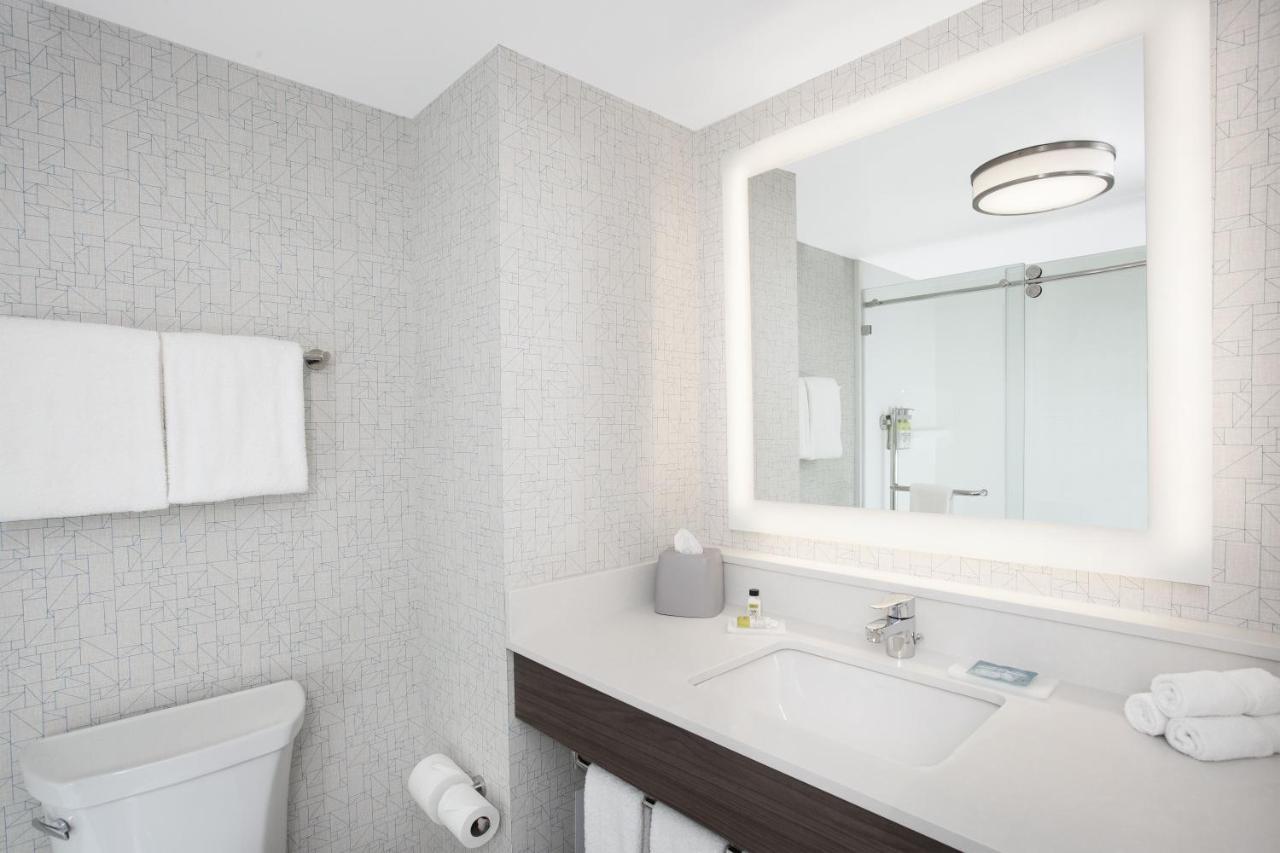 Holiday Inn Express Hotel & Suites Ottawa Airport By Ihg Экстерьер фото