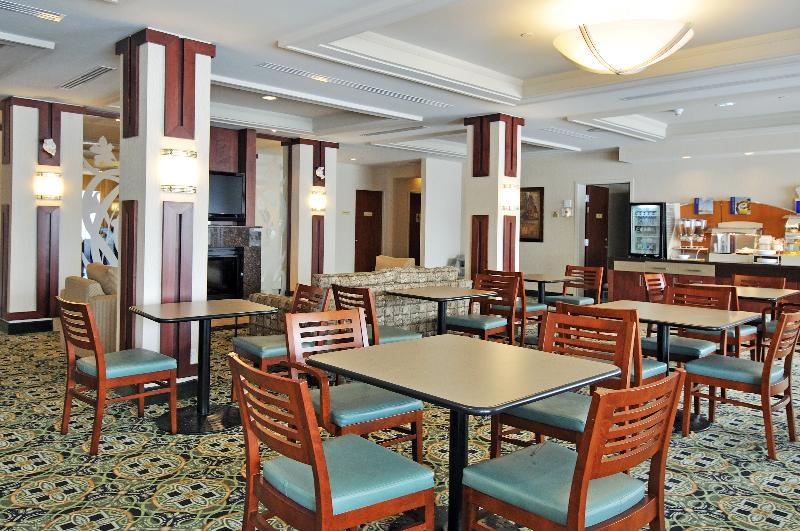 Holiday Inn Express Hotel & Suites Ottawa Airport By Ihg Экстерьер фото