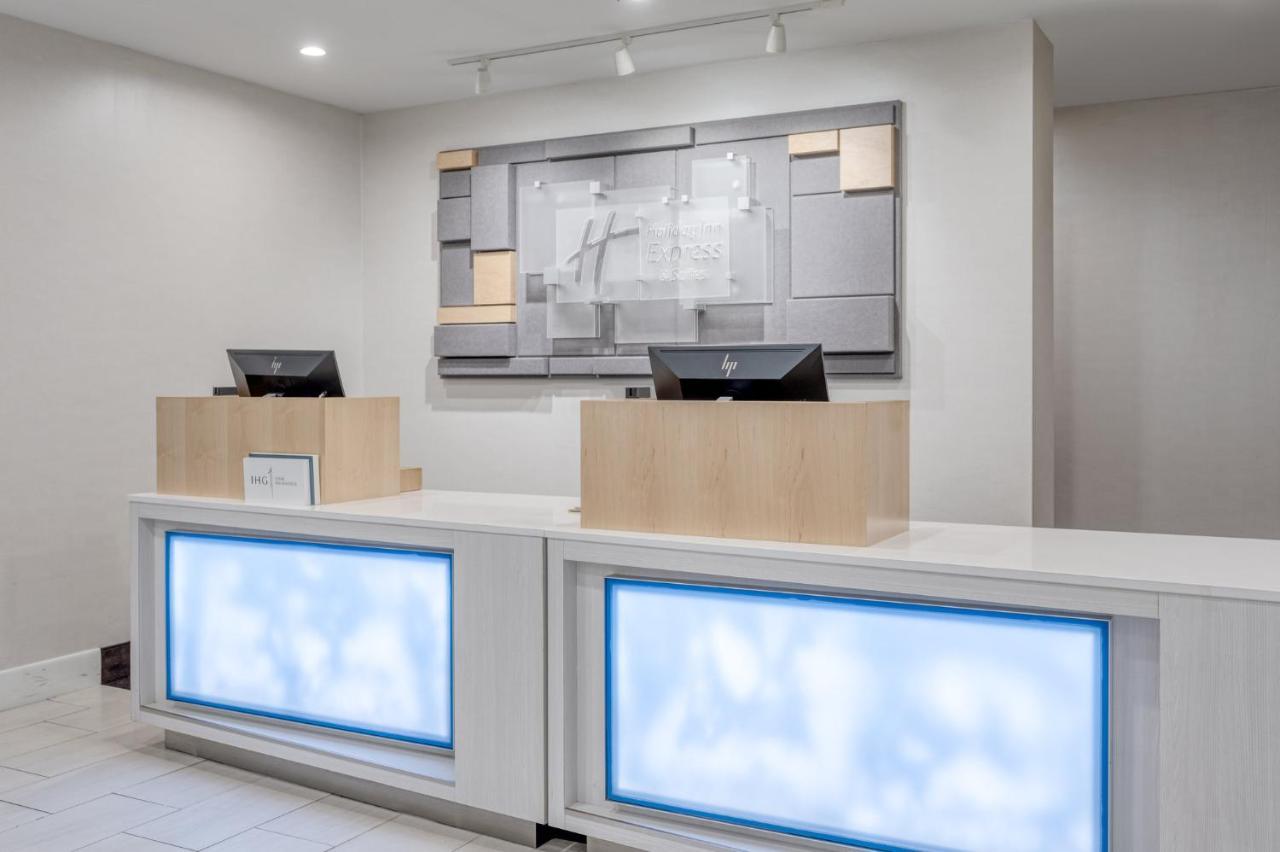 Holiday Inn Express Hotel & Suites Ottawa Airport By Ihg Экстерьер фото