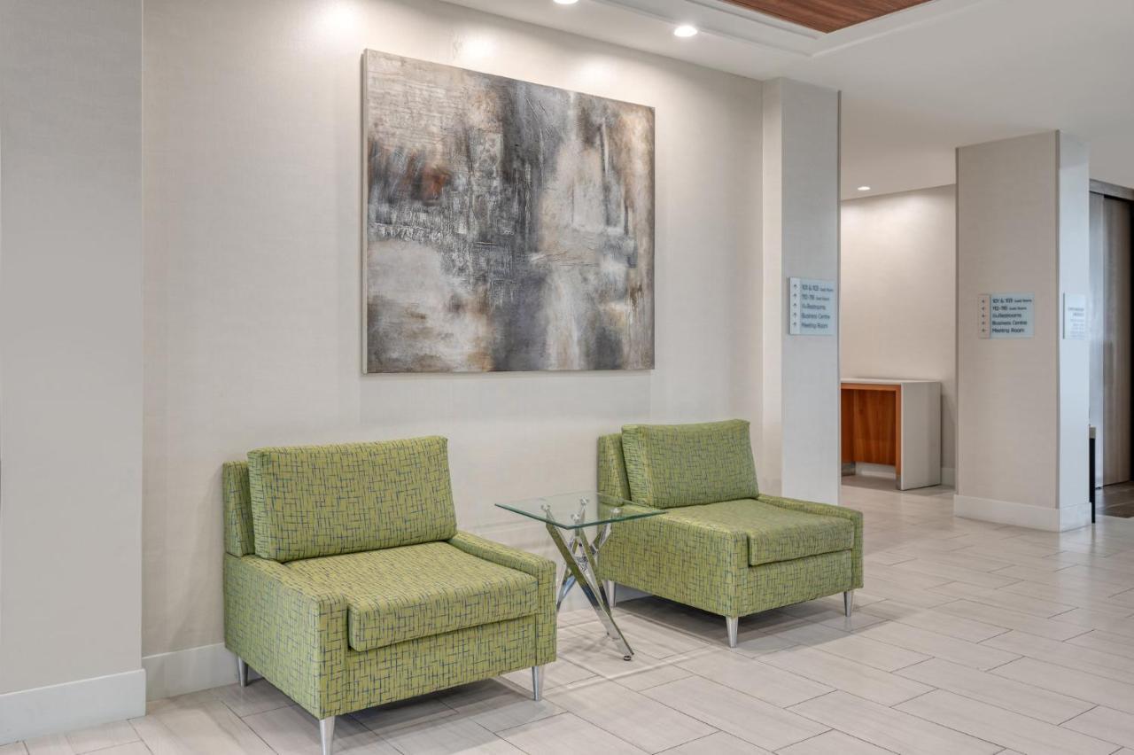 Holiday Inn Express Hotel & Suites Ottawa Airport By Ihg Экстерьер фото