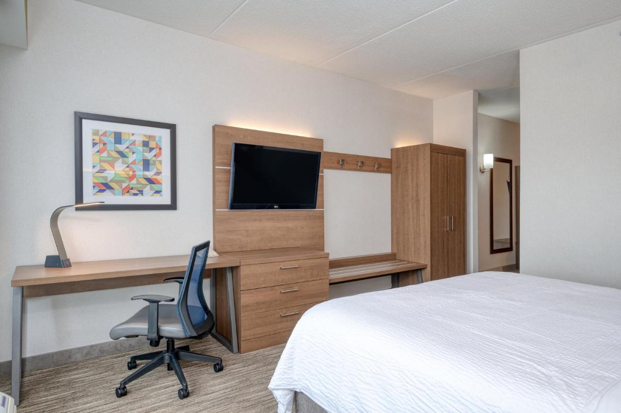 Holiday Inn Express Hotel & Suites Ottawa Airport By Ihg Экстерьер фото