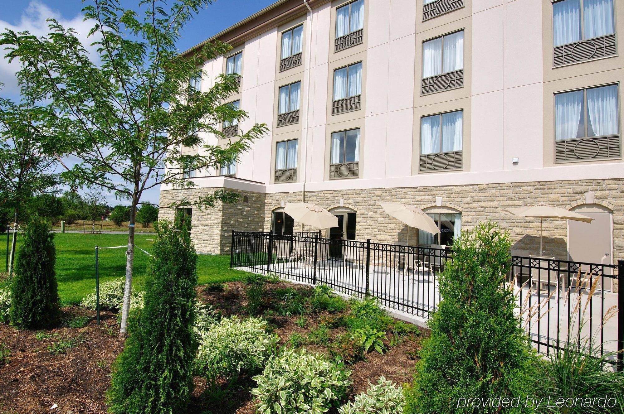 Holiday Inn Express Hotel & Suites Ottawa Airport By Ihg Экстерьер фото