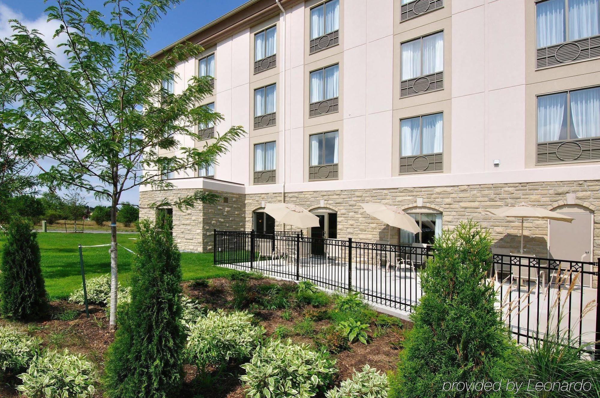 Holiday Inn Express Hotel & Suites Ottawa Airport By Ihg Экстерьер фото