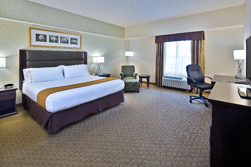 Holiday Inn Express Hotel & Suites Ottawa Airport By Ihg Экстерьер фото